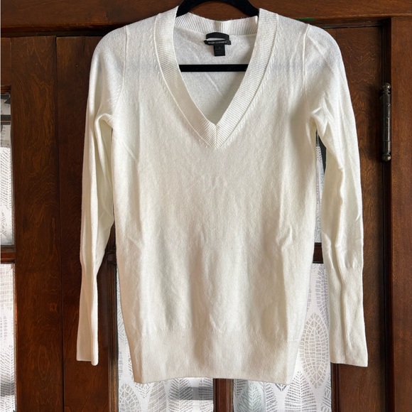 J. Crew 100% Cashmere V-Neck Sweater in Snow White - Picture 2 of 7
